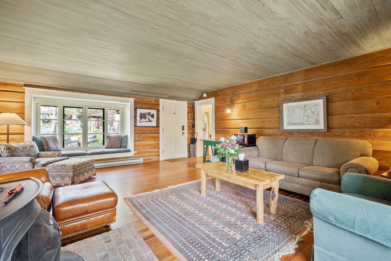 Harry 2 Wisconsin Lake Resort Lodging